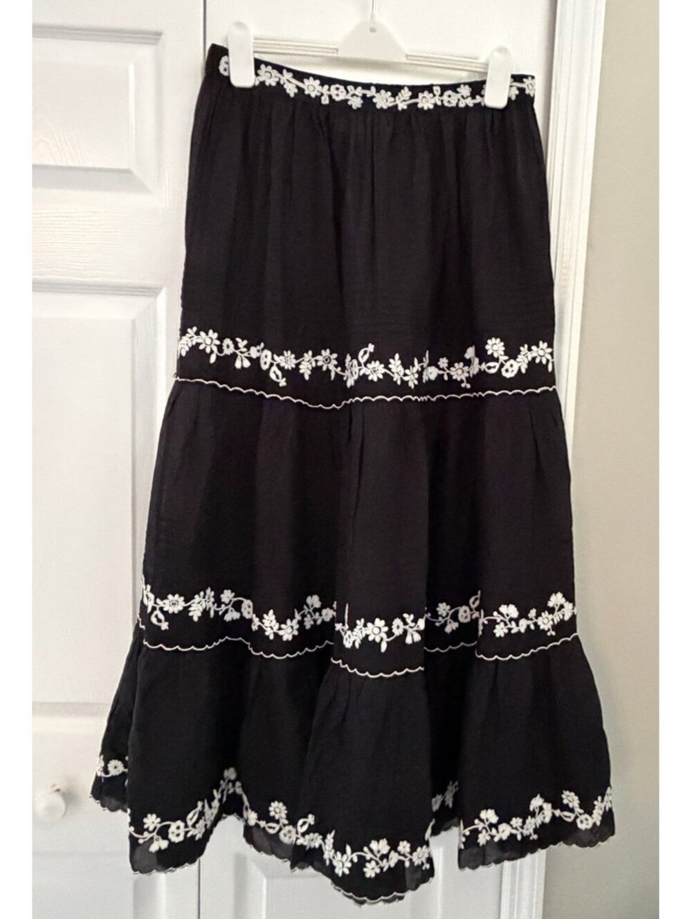 FARM Rio Embroidered Ruffle Maxi Skirt NWT Large - Picture 5 of 6